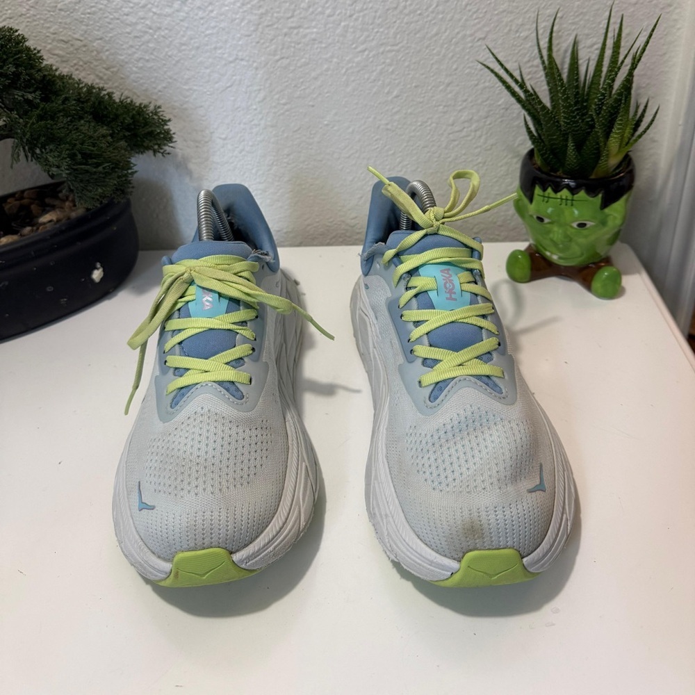 Hoka women size 8.5 Arahi 7 Athletic Shoes in Light Blue and Lime - Picture 6 of 8